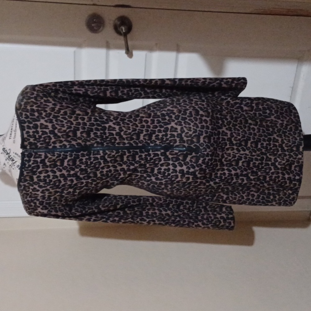 Dresss - Picture 3 of 3